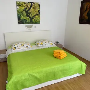 Dana Apartment Cres